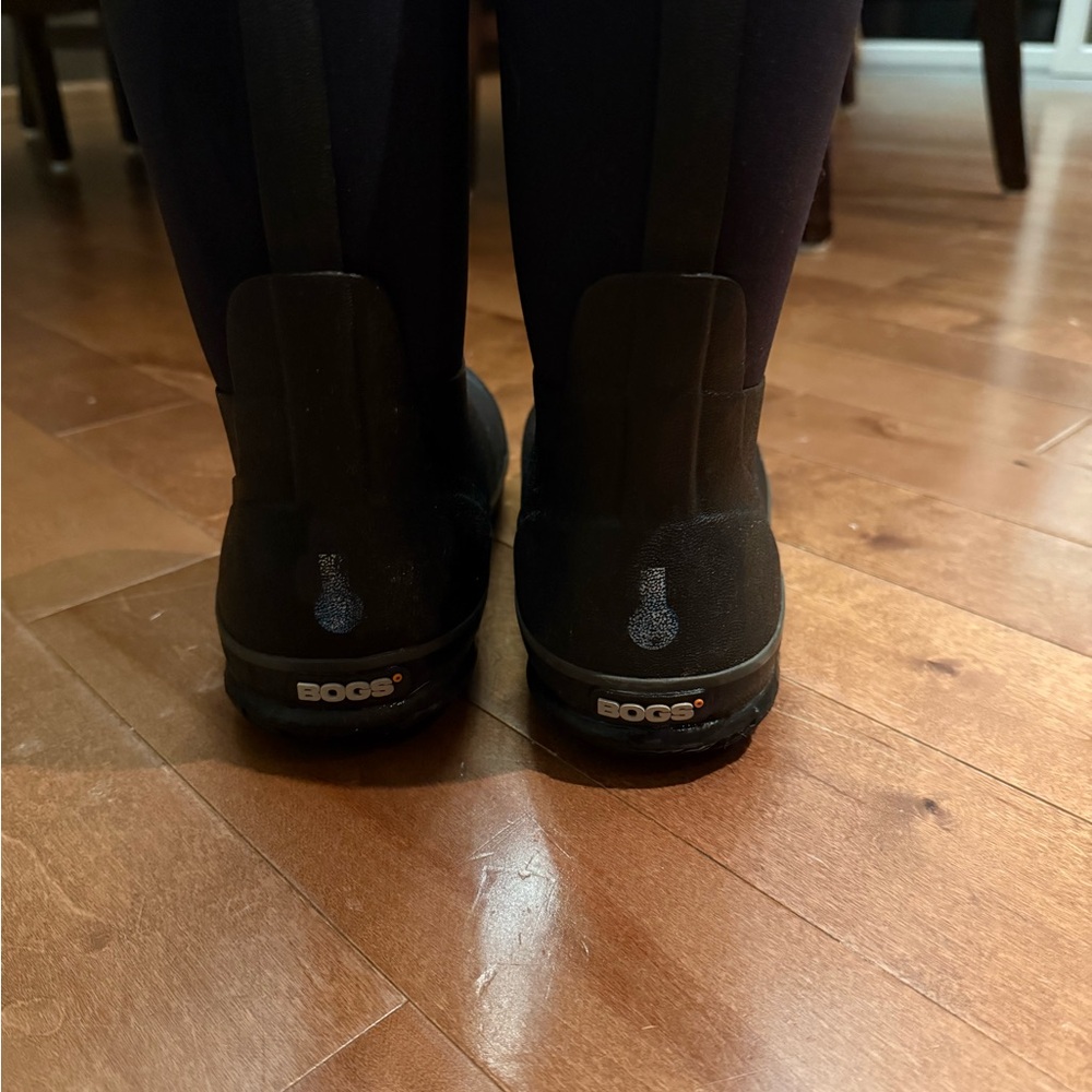 BOGS Youth size 7 Black Insulated Boots